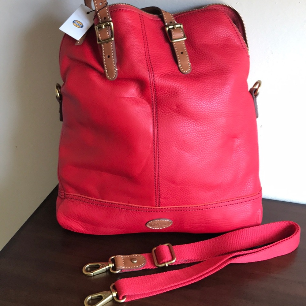 Beautiful and stunning burn red Fossil crossbody.
